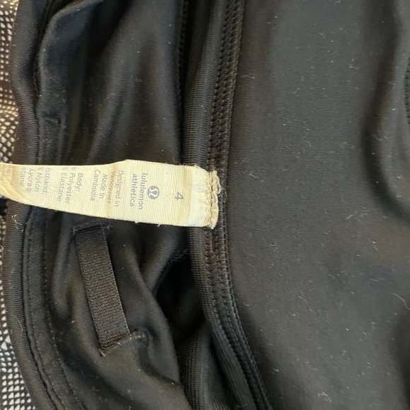 Lululemon Speed Up Shorts - Picture 3 of 4